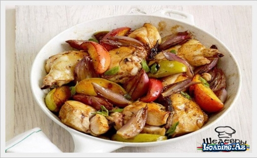 Куриное филе, запеченное с яблоками