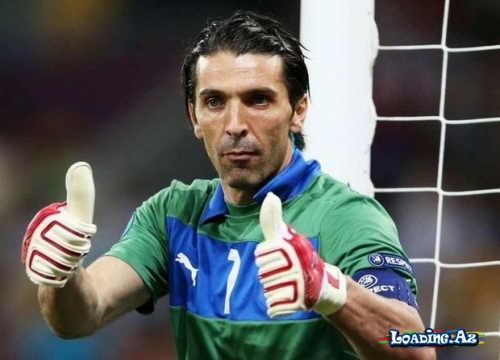 Buffon Fransada ilk mükafatını qazandı