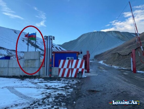 Mübahisəli ərazidə Azərbaycan və Türkiyə bayraqları yanaşı asıldı - LoaDinG.Az