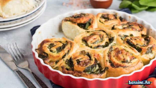 Səhər Yeməyi Üçün İspanaqlı, Pendirli Bulka