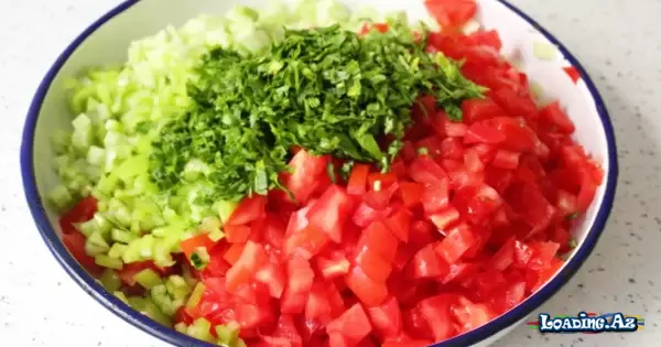 Kababla Süfrəyə Verilən Türk Mətbəxinin Ləziz Gavurdağı Salatı