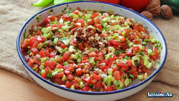 Kababla Süfrəyə Verilən Türk Mətbəxinin Ləziz Gavurdağı Salatı