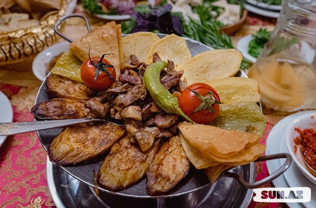 Bakıda ailə ilə şam yeməyi 200 manata başa gəlir