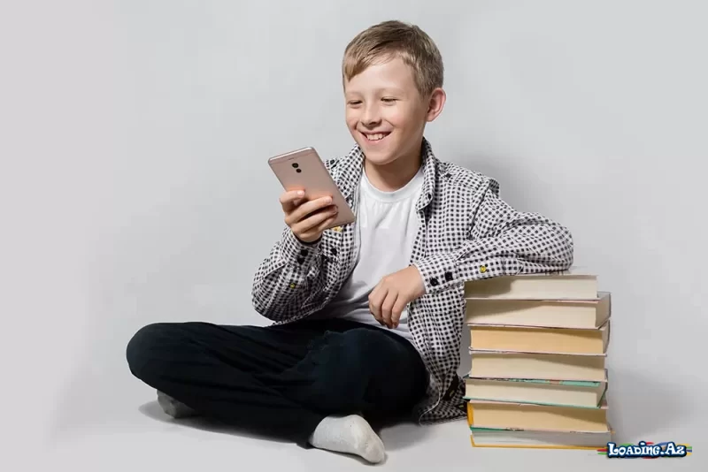 Uşağa neçə yaşında mobil telefon vermək olar? - LoaDinG.Az
