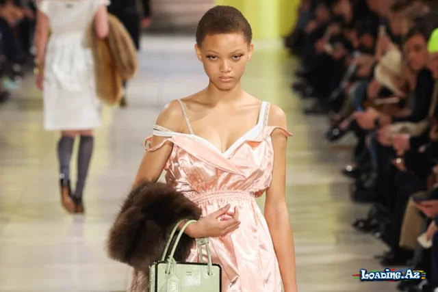 Qırışlı paltarlar 2025-ci ilin əsas moda trendinə çevrilib... - LoaDinG.Az