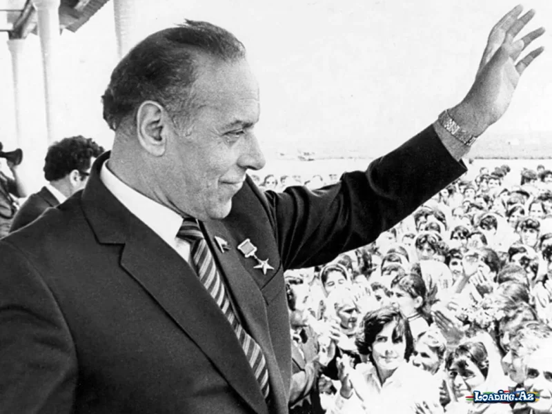 Tarixi dəyişən gün: Liderin qayıdışı... - LoaDinG.Az