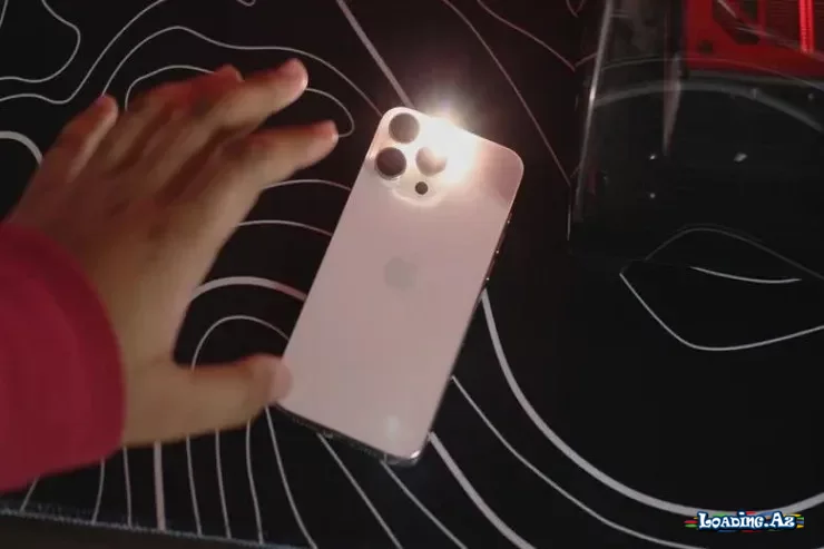 Telefona toxunmadan iPhone fənərini necə yandırıb söndürmək olar? - LoaDinG.Az