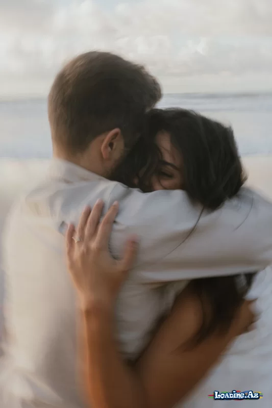 Hug 💙 - LoaDinG.Az